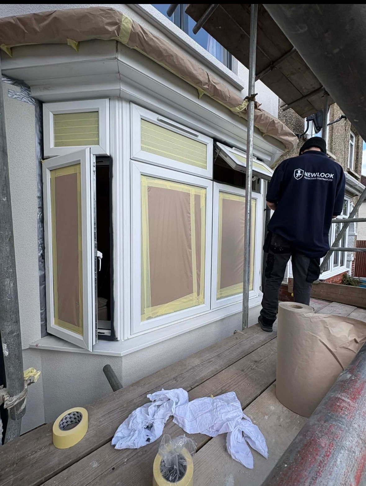 Newlook technician masking and prepping a bay window before spraying